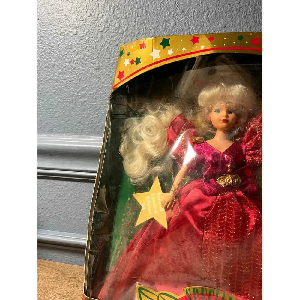 Special Limited Collection Holiday Doll Red Gown‎ Blonde Hair Special Edition